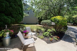 25 Oak Mews Ct, Ocean, NJ 07712