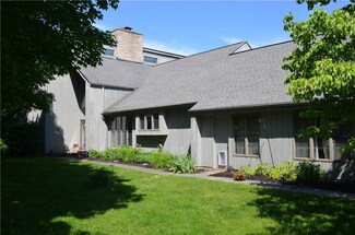 8 Mendonshire Dr, Honeoye Falls, NY 14472