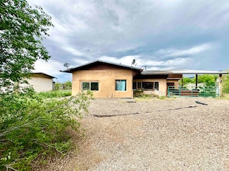 12 Coca Ln, Taos, NM 87571