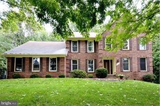 3270 History Dr, Oakton, VA 22124