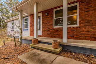 200 Crystal Ave, Sparta, MO 65753