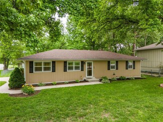 105 S Main St, Tonganoxie, KS 66086