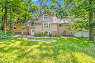 1391 S Lake Wilson Rd, Hillsdale, MI 49242