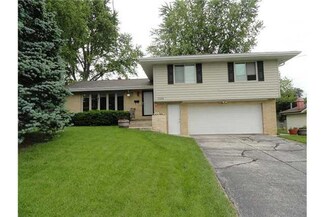 7124 Garrison Rd, Windsor Heights, IA 50324