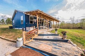 201 M Johnson Rd, Smiths Grove, KY 42171