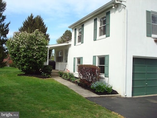 1346 Faucett Dr, West Chester, PA 19382