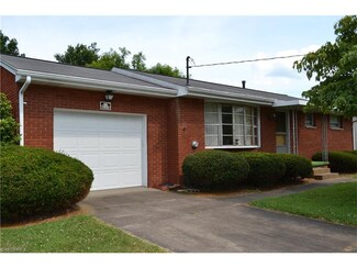 820 Campbell Dr, Belpre, OH 45714