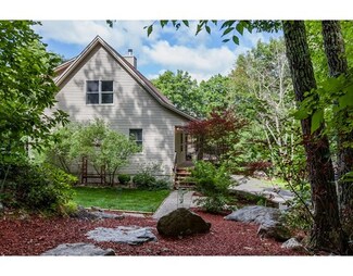 581 Wooland Way, Russell, MA 01071