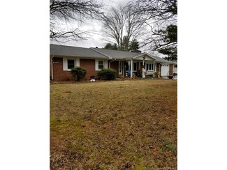 641 W Hawthorne Dr, Orleans, IN 47452