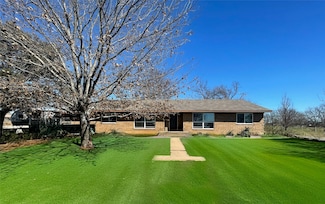 1222 Golden Hoof Dr, Krum, TX 76249