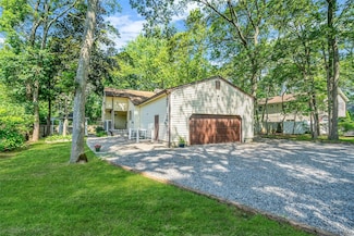 425 Puritan Dr, Shirley, NY 11967