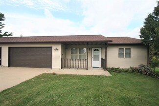 209 5th Ave SW, Waukon, IA 52172