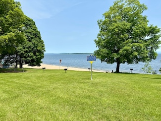 5 Schuyler Rd, Keeseville, NY 12944