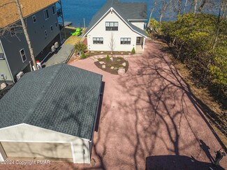 138 S Lake Dr, Lake Harmony, PA 18624