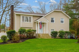 30 Peppermint Ln, Johnston, RI 02919