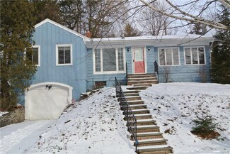 323 Barrington Rd, Syracuse, NY 13214