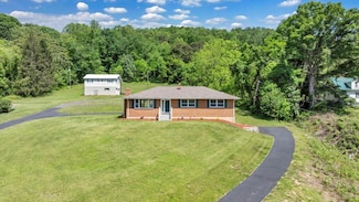 1104 E Dolly Ann Dr, Covington, VA 24426