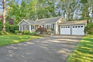41 White Birch Dr, Trumbull, CT 06611