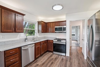 1415 W Fiesta Ln, Mequon, WI 53092