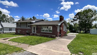 1908 E Oak St, West Frankfort, IL 62896