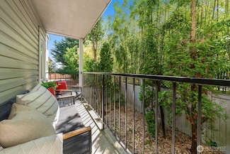 727 N 85th St Unit 102, Seattle, WA 98103