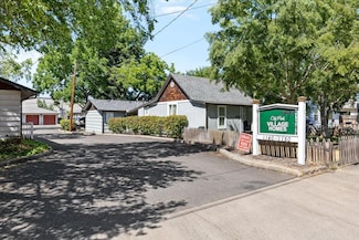 1140 W 8th St, Medford, OR 97501