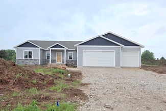 760 S Country Ln, Fond Du Lac, WI 54935