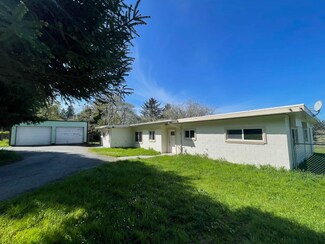 410 Bertsch Ave, Crescent City, CA 95531