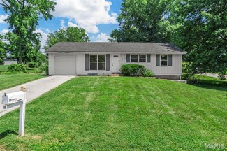1121 Dauphine Ln, Ballwin, MO 63011
