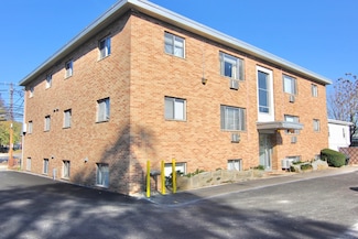 220 School St Unit 9, Waltham, MA 02451