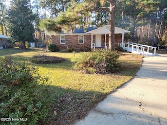 616 N Pine St, Roseboro, NC 28382