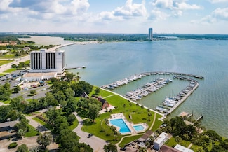 2601 Sailboat Dr, Houston, TX 77058