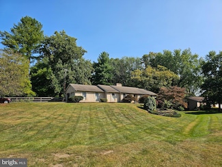 9821 Fernwood Ln, Hagerstown, MD 21740