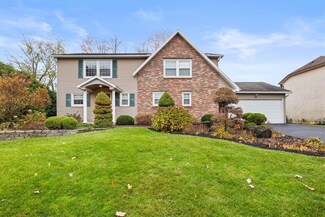 20 Sanders Farm Dr, Penfield, NY 14526