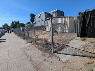 3700 West St, Oakland, CA 94608