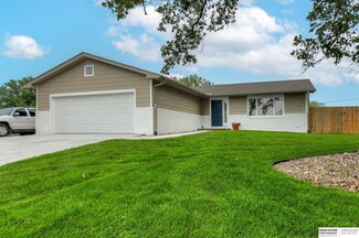 9205 Bellvue Dr, Plattsmouth, NE 68048