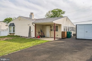121 Gable Hill Rd, Levittown, PA 19057
