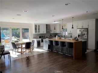 23400 Collins St, Woodland Hills, CA 91367