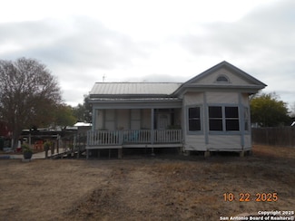 1212 Magnolia St, Jourdanton, TX 78026