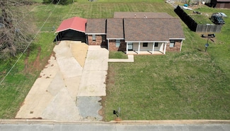 804 Fairlawn Dr, Bolivar, TN 38008