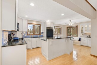 5596 Royal Oaks Dr, Saint Paul, MN 55126