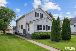 305 4th Ave, Low Moor, IA 52757