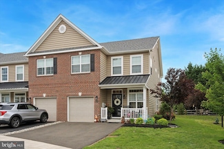 16765 River View Cir, Bristol, PA 19007