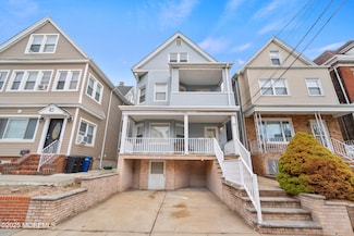 83 W 14th St, Bayonne, NJ 07002