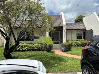 143 Lake Susan Dr, West Palm Beach, FL 33411