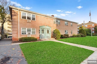 138 Clinton Place Unit 1B, Hackensack, NJ 07601
