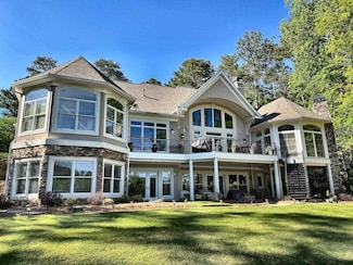 1121 Parrotts Cove Rd, Greensboro, GA 30642