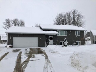 715 2nd Ave NE, Plain View, MN 55964