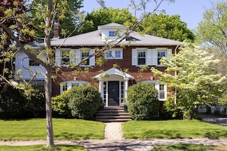 35 Vineyard Rd, Newton Center, MA 02459