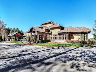 93 Lombard St, Waynesville, NC 28786